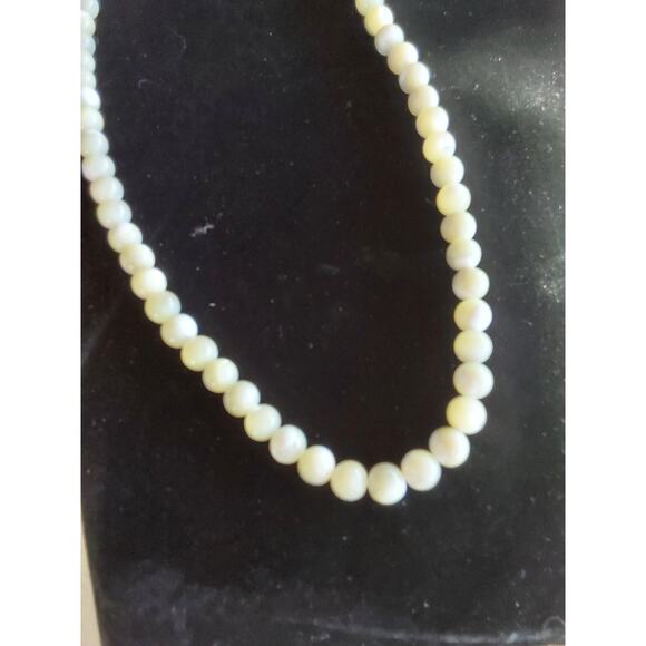 Vintage Mother of Pearl Round Beads strand is 22" long - Picture 3 of 4